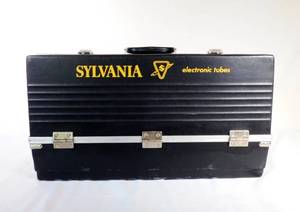 lot 37 image: Vintage Sylvania Service Repairmans Case with Empty Sleeves