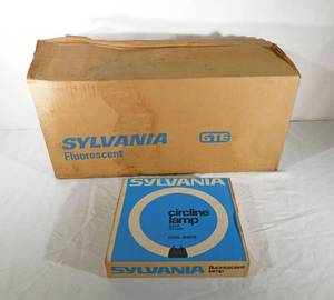 lot 118 image: Lot of 9 New Sylvania Circline 8 Inch 22 Watt Cool White Lamps