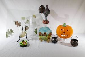 lot 134 image: Lot of Fall and Halloween Decorative Items