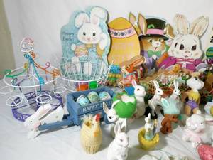 lot 136 image: Vintage and New Easter Decorations
