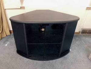 lot 115 image: Bush Furniture Corner TV Stand