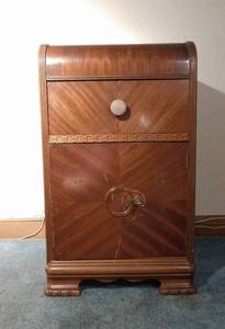 lot 69 image: Vintage Night Stand
