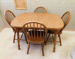 lot 67 image: Wood Table with 4 Chairs and Leaf