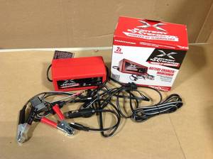 lot 77 image: 6-Volt or 12-Volt, 2 Amp Automotive Battery Charger in good condition