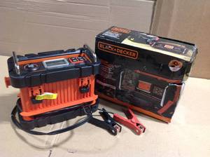 lot 8 image: BLACKDECKER 15 Amp Battery Charger with 40 Amp Engine Start in good condition