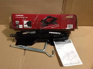 lot 10 image: Husky 1-12 Ton Scissor Jack in good condition