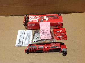 lot 33 image: M12 12-Volt Lithium-Ion Cordless Oscillating Multi-Tool (Tool-Only) in good condition