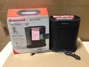 lot 49 image: Honeywell True HEPA Air Purifier With Allergen Remover - Black, HPA100 in good condition