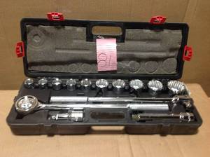 lot 81 image: Husky  34 in. Drive Ratchet and SAE Socket Set (14-Piece) in good condition