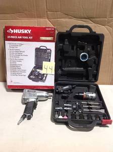 lot 44 image: Husky 27-Piece Air Tool Kit