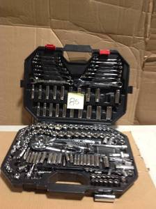lot 85 image: Husky Mechanics Tool Set (194-Piece)