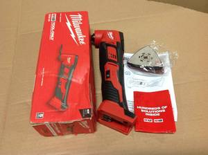 lot 94 image: Milwaukee M18 18-Volt Lithium-Ion Cordless Oscillating Multi-Tool (Tool-Only)