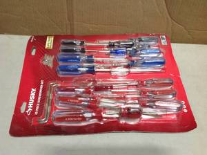 lot 32 image: Husky Hard Handled Screwdriver Set (25-Piece)