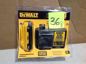 lot 36 image: 20-Volt MAX Lithium-Ion Battery Pack 3.0Ah with Charger