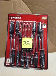 lot 38 image: Husky Magnetic Hand Tool Screwdriver Set (18-Piece,