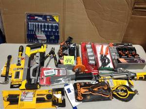 lot 44 image: HUGE MIX LOT TOOLS & PLIERS