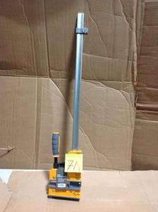 lot 71 image: Bora 571124 24-Inch Heavy Duty Woodworking Precise Parallel Clamp