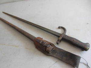 lot 30 image: French Bayonet