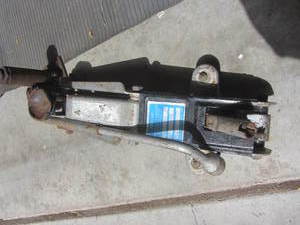 lot 55 image: Hydraulic Floor & Bottle Jacks