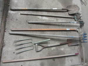 lot 82 image: Garden Tools