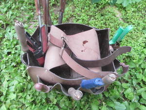 lot 90 image: Garden Tool Pack