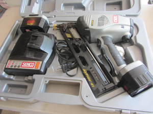 lot 21 image: SENCO Nailer