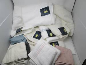 Lot of towels and washcloths, Field...