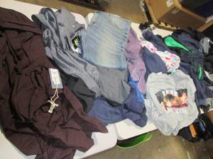 Lot of assorted clothing...