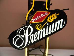 lot 3 image: VINTAGE GRAIN BELT PREMIUM BOTTLE BEER NEON LIGHT - GREAT PIECE - WORKS - APPROX 19 BY 26 - SEE PICTURES