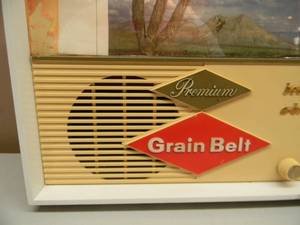 lot 5 image: VINTAGE..GRAIN BELT BEER SCOREBOARD RADIO..WOW - VERY NICE - WORKS - ORIGINAL - JUST NEEDS A NEW SCOREBOARD, $10.00 ON EBAY - SEE PICTURES