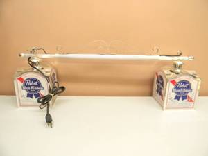 lot 22 image: VINTAGE HANGING PABST BLUE RIBBON BEER LIGHT - RARE - WORKS - SEE PICTURES