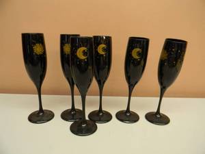 lot 39 image: 6 VINTAGE CELESTIAL SUN, MOON AND STARS FLUTED CHAMPAGNE  WINE GLASSES - COBALT BLUE - NICE - SEE PICTURES