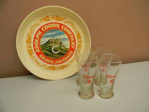 lot 44 image: VINTAGE COORS BEER TRAY WITH 4 VINTAGE COORS BEER GLASSES - SEE PICTURES