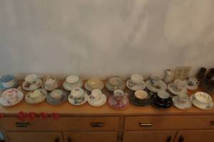 Large lot of tea cups with saucers...