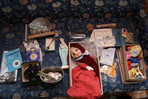 Lot of small vintage toys and collectors items