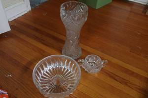 Lot of vintage and cut glass...