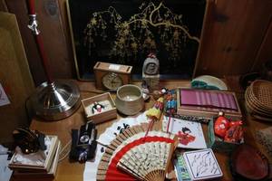 Lot of Asian dcor, digital camera