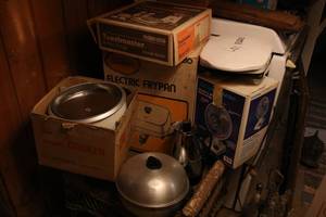 Large lot of vintage items, kitchen...