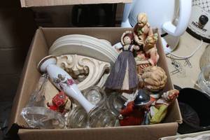 Lot of home dcor...