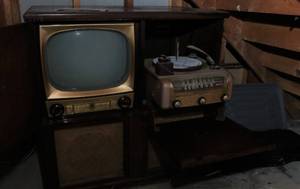 Vintage console TV and record playe...