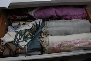 Lot of scarves, handkerchiefs and l...