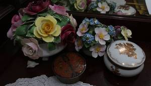 Bone china dcor, a couple loose p...