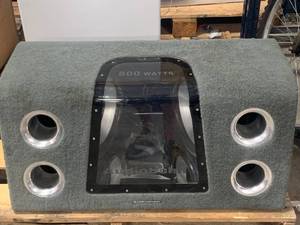 lot 59 image: 600 Watt Subwoofer w 12 Volt Blacklight in Audiobox
