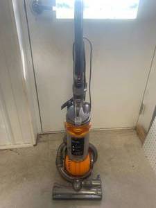 lot 26 image: Dyson DC25 Ball Vacuum