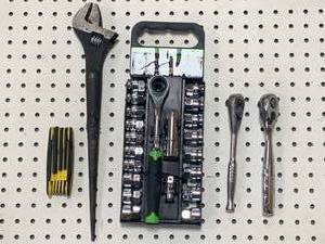 lot 64 image: Misc.Tools including DeWalt & NAPA Ratchets