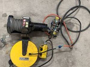lot 79 image: Superwinch 4500lb. with Power Control