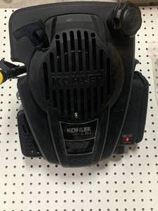 lot 87 image: Kohler Courage XT-7 5hp Engine ($250 retail)