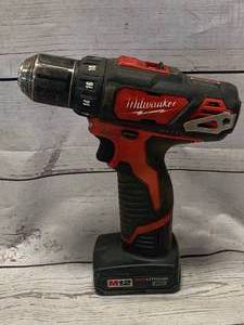 lot 7 image: Milwaukee 12v Lithium Drill (works well)