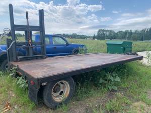 lot 9 image: Implement Flatbed Trailer 14 x 8.5 (see video)