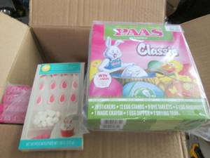 lot 36 image: Box of 16 Paas Easter Egg Coloring ...